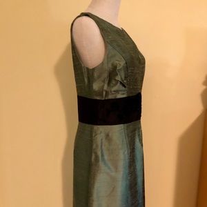 Kay Unger New York size 10; green sleeveless dress